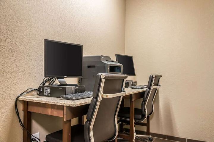 Business Center 36 of 39