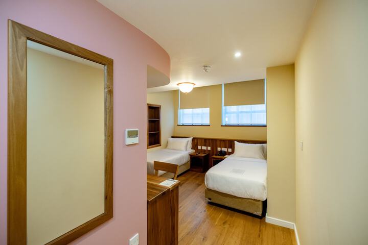 Room 65 of 171