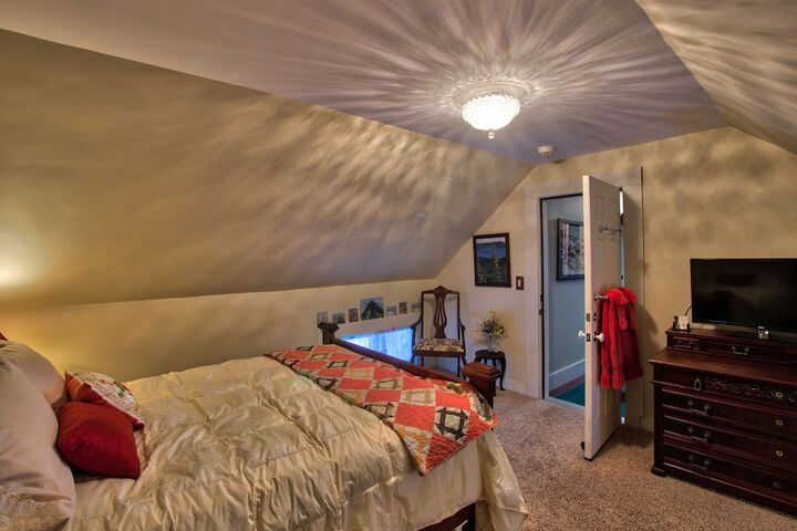 Room 5 of 33