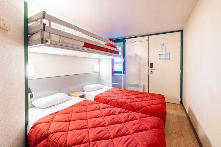 Room 10 of 31
