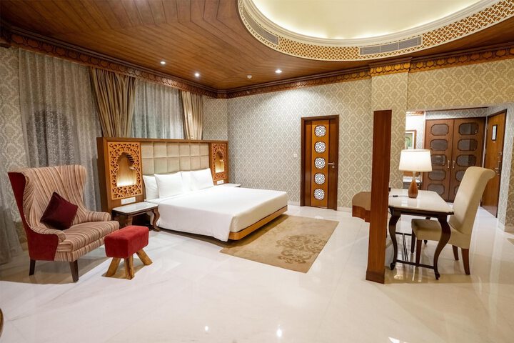 Room 16 of 104