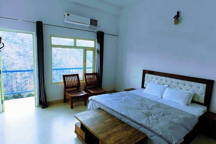 Room 2 of 34
