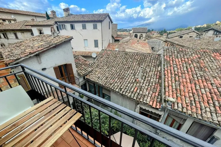 Photo of Centrally Located Spoleto Sleeps 6 , Car not Needed, Wifi N6625