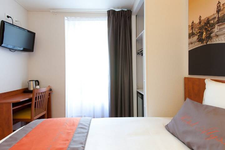Room 12 of 43