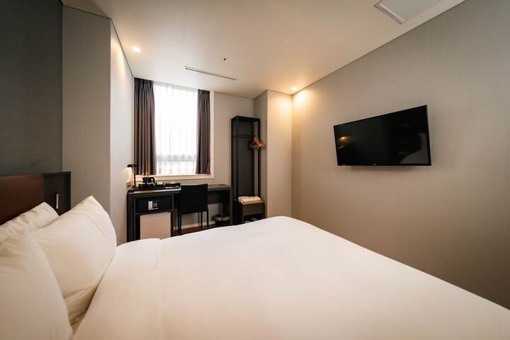 Room 16 of 57
