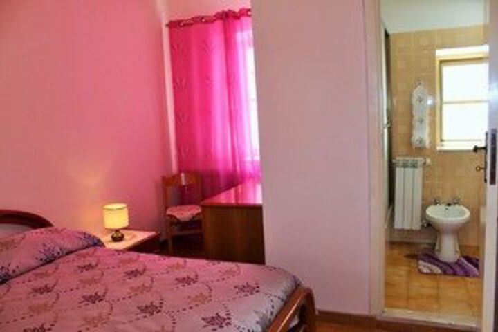 Room 11 of 20