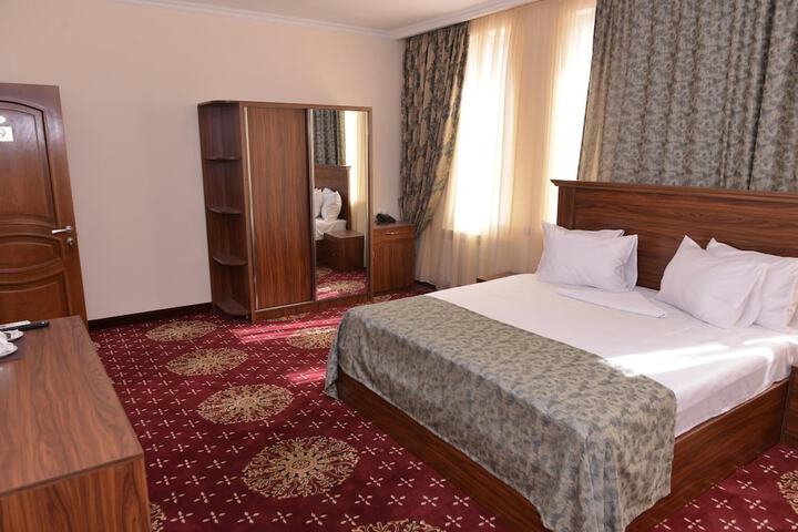 Room 9 of 32