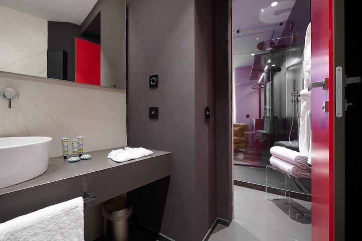 Room 73 of 96