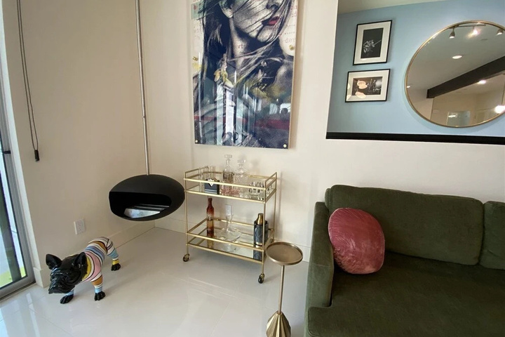 Room 9 of 14