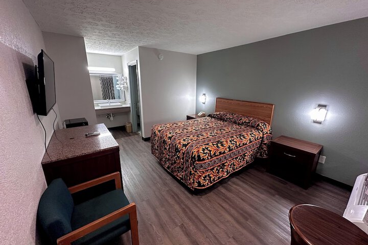 Room 11 of 16