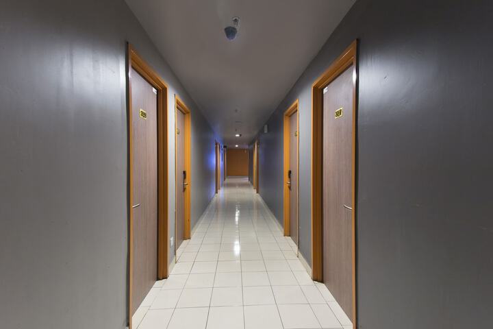 Ballroom/Hall 30 of 32