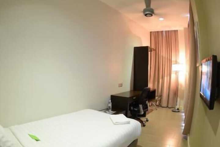 Room 15 of 38