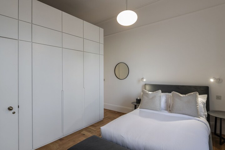 Room 48 of 107