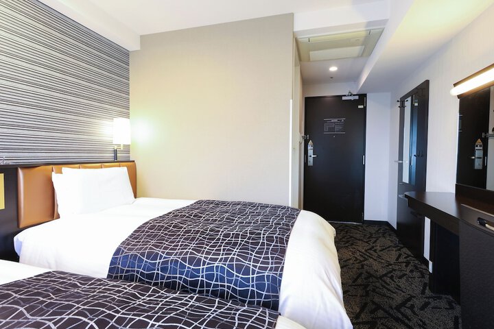 Room 6 of 25