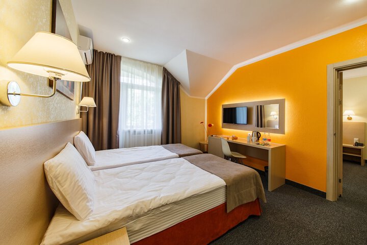 Room 5 of 33