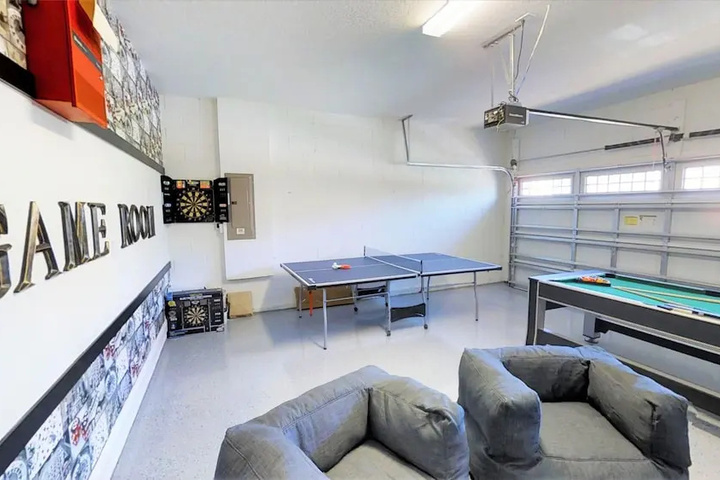 Room 12 of 28