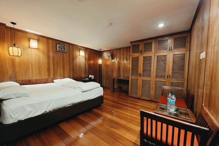 Room 37 of 181