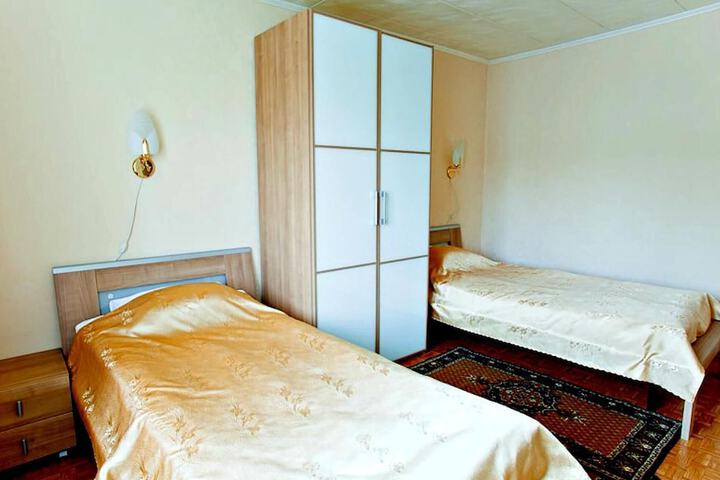 Room 32 of 66