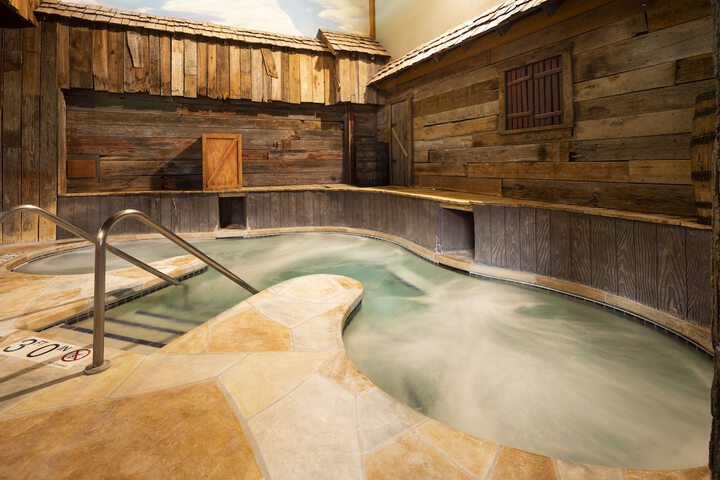 Indoor spa tub