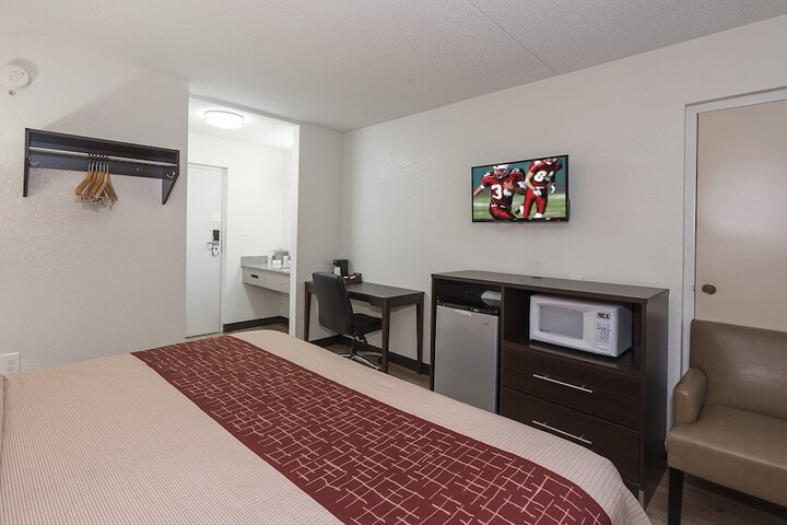 Superior King Bed (11 of 13)
