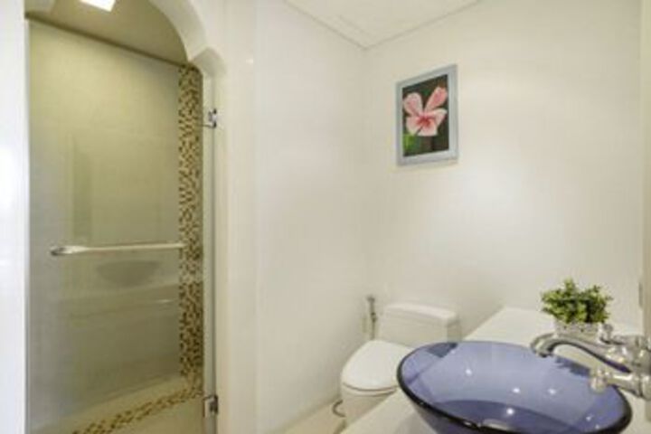 Room 12 of 80