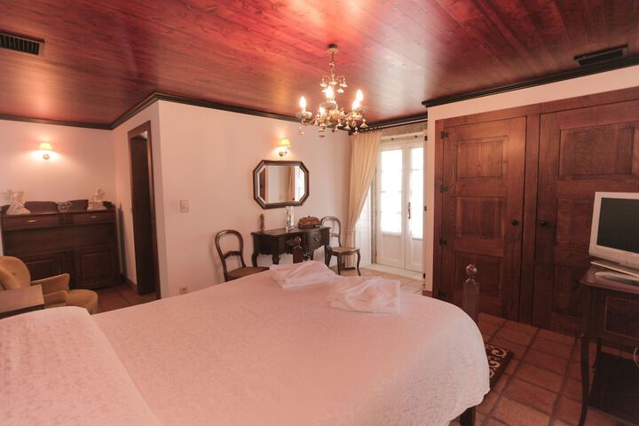 Room 4 of 74