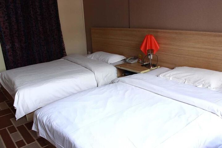 Room 8 of 90