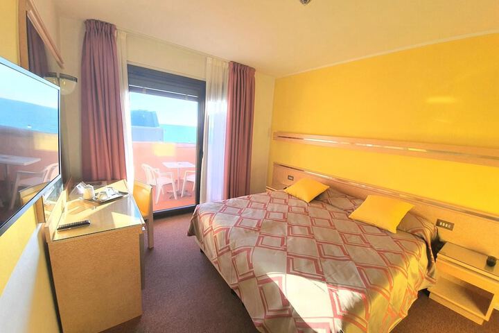 Room 12 of 46