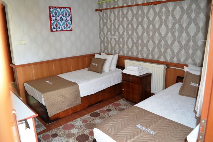 Room 2 of 48