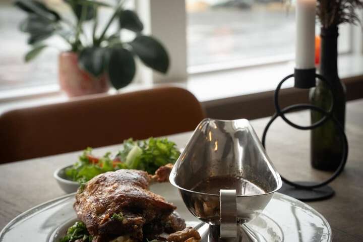 Dining 19 of 23