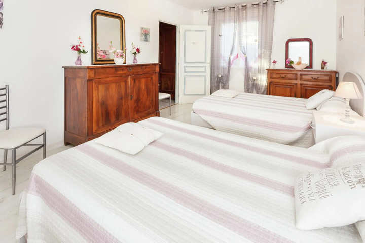 Room 4 of 14