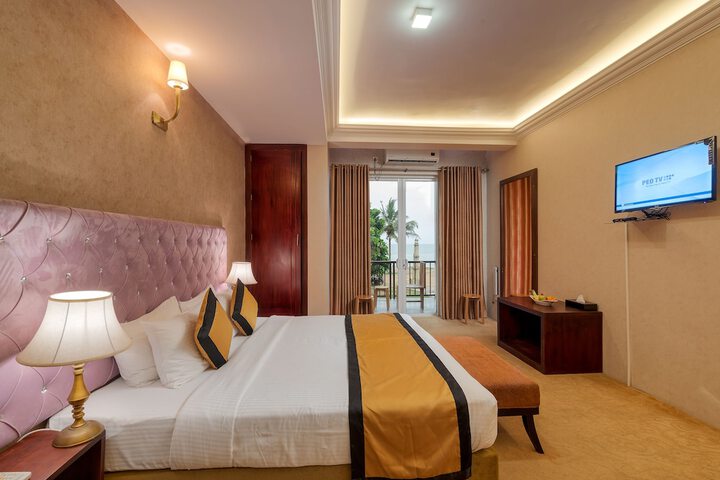 Room 10 of 33