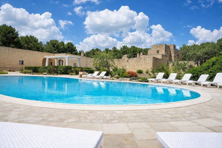 Pool 10 of 23