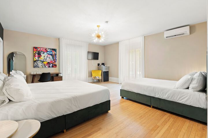 Room 12 of 83