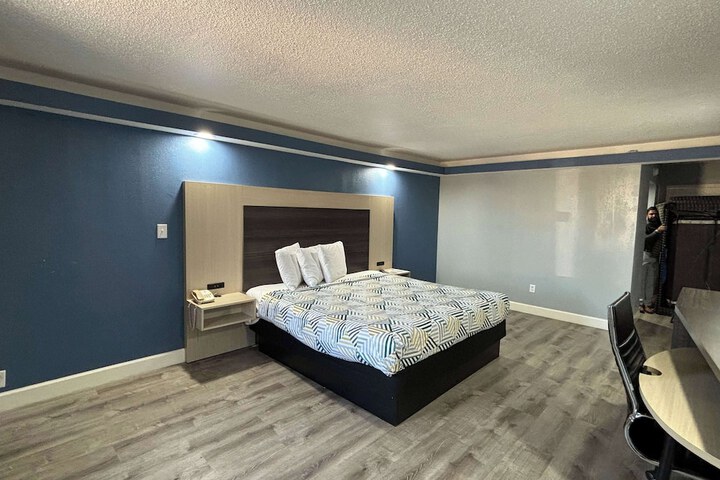 Room 22 of 34