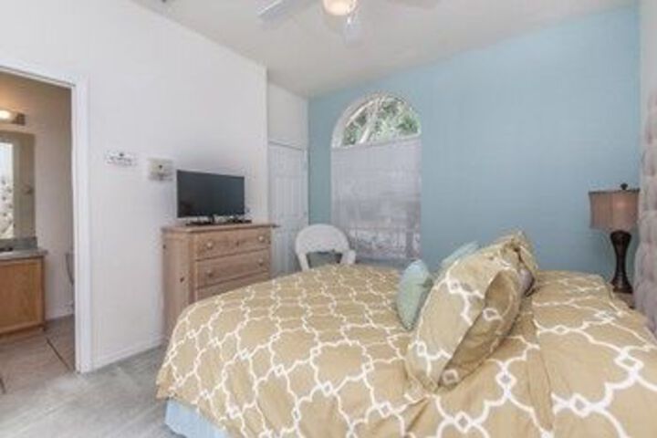 Room 9 of 25