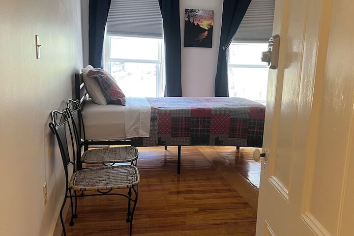 Room 10 of 103