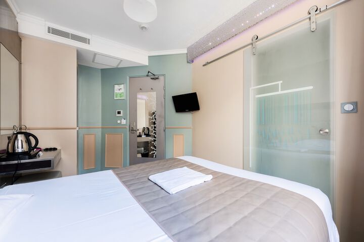 Room 6 of 60