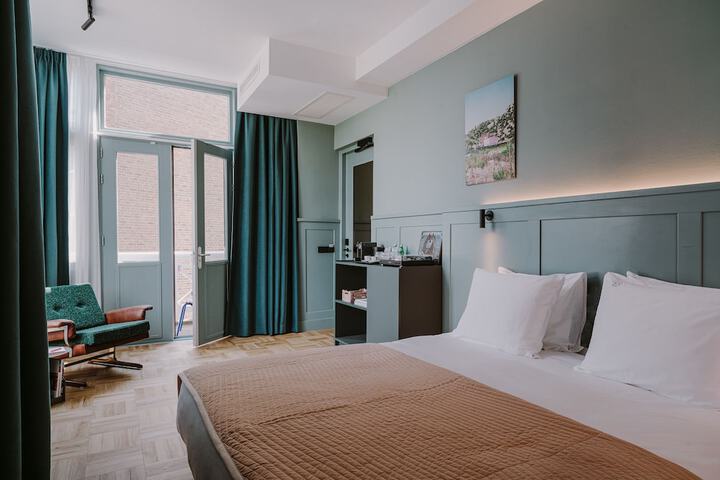 Room 33 of 66