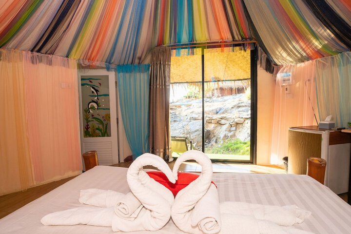 Room 4 of 65