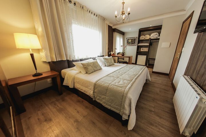 Room 8 of 98