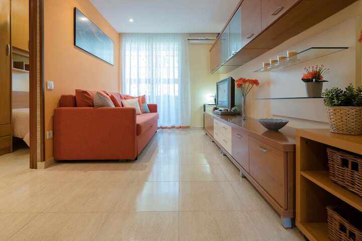 Room 8 of 16
