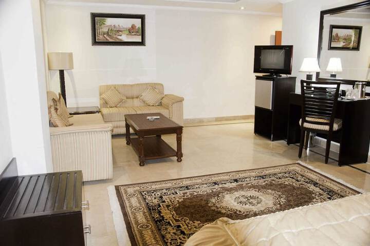 Room 16 of 28