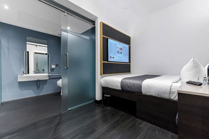 Room 14 of 50
