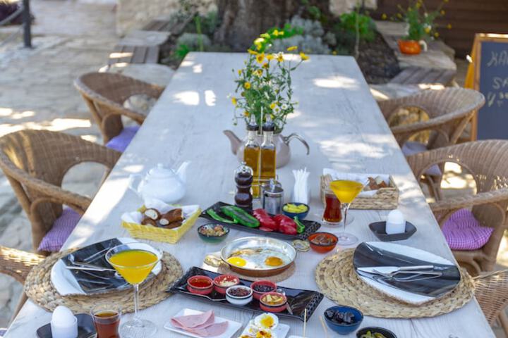 Breakfast/Coffee Service 44 of 85