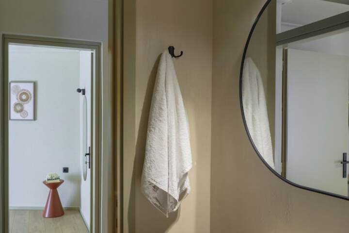 Room 53 of 63