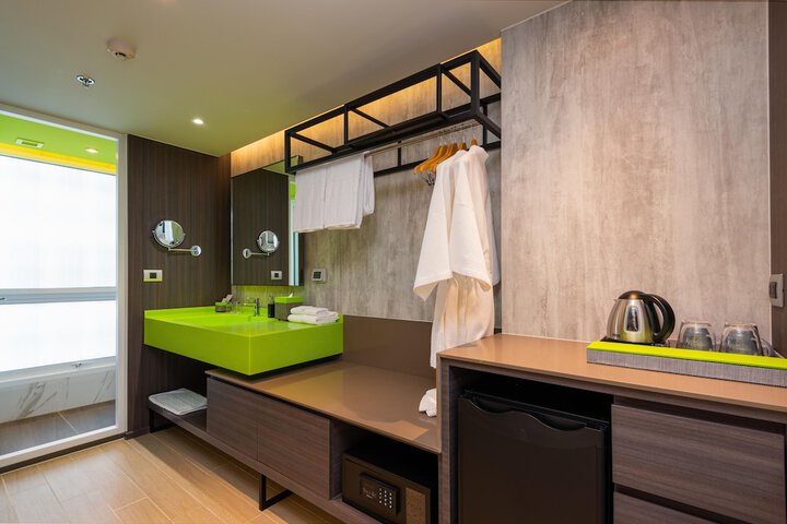 Room 95 of 190