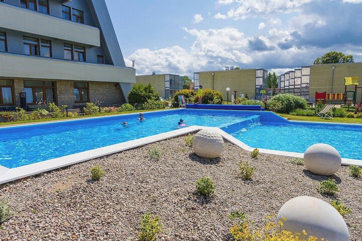 Pool 65 of 102