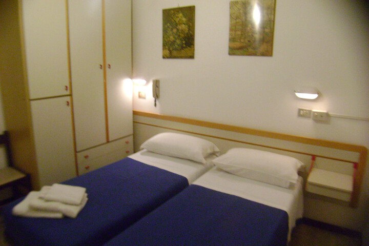 Room 7 of 26