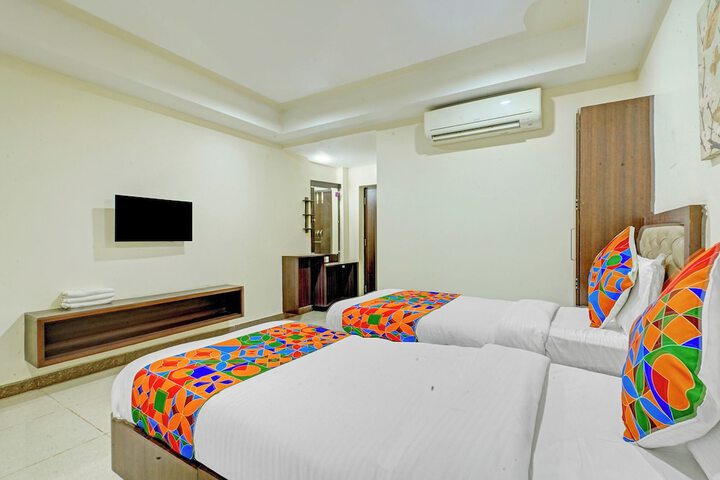Room 12 of 33